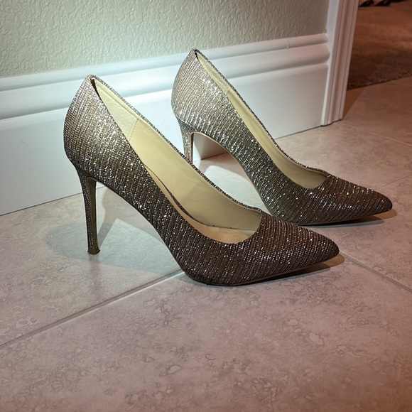 Carlos Santana Posy 4” heels metallic gold & silver shimmer fabric size 7 1/2 - Picture 3 of 11